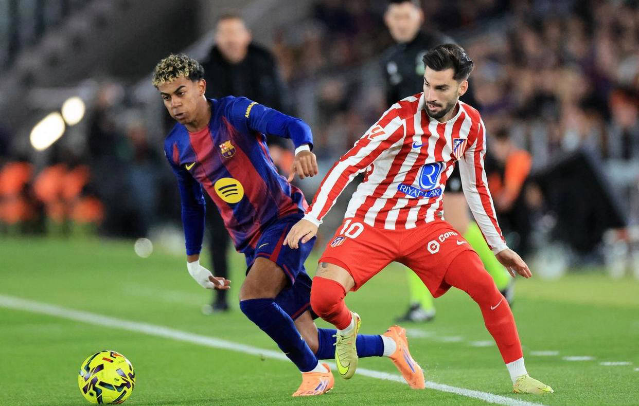 神锋！小蜜蜂前锋蒂亚戈再演梅开二度，联赛13场进11球（火力全开！小蜜蜂射手蒂亚戈再度双响，联赛13战11球）