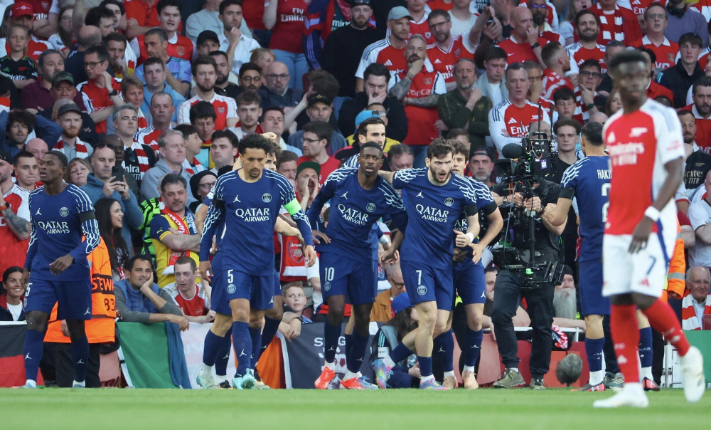 强强对决，拜仁本赛季德甲从未落后，勒沃库森每场都先进球（巅峰对话：拜仁本季德甲未曾落后，勒沃库森场场先拔头筹）