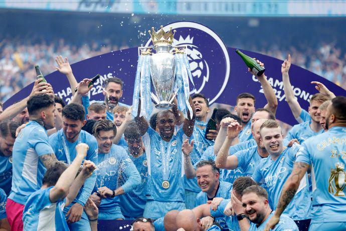 手感低迷！布朗&孙铭徽半场12中1&罚球5中3合砍6分（布朗、孙铭徽半场手感冰凉：投篮12中1、罚球5中3，仅合得6分）