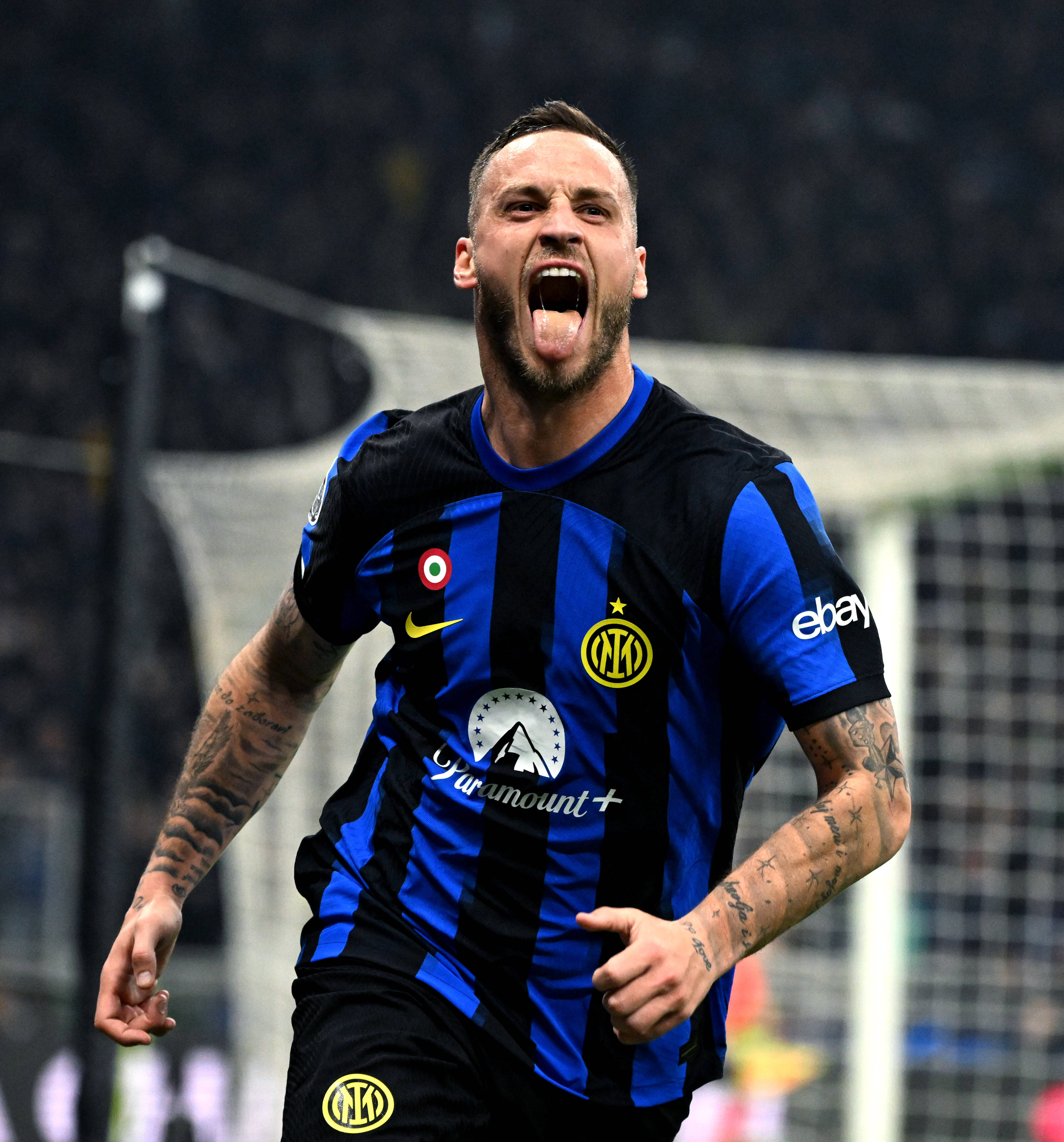 快船末节防守稳定，数据表现突出（快船末节防线稳固，数据抢眼）