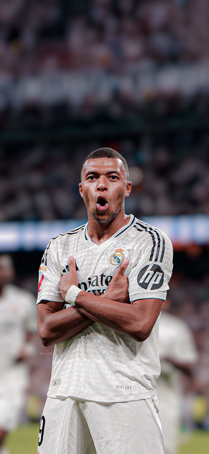 梅西因为足球改变性格！从天生内向到绝对领袖！（足球重塑梅西：从内向少年到无可争议的领袖）