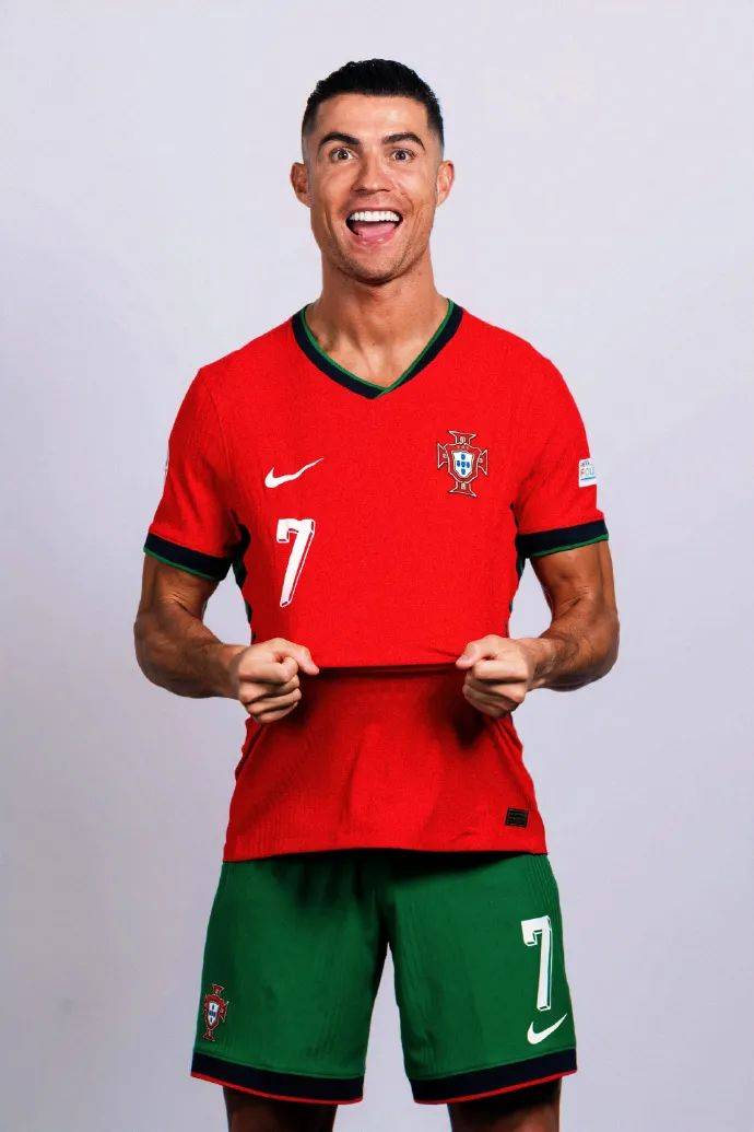 加斯佩里尼率队五次欧联杯赛季首战均获胜，且每次至少打进2球（加斯佩里尼执教球队欧联杯赛季揭幕战五战全胜，场场至少攻入2球）