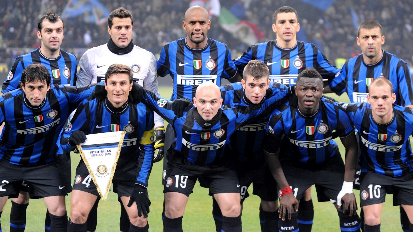 活久见，阿根廷杯决赛独立队主帅用脚绊倒对手拖延时间被罚下（阿根廷杯决赛罕见一幕：独立队主帅为拖时间伸脚绊人遭罚下）