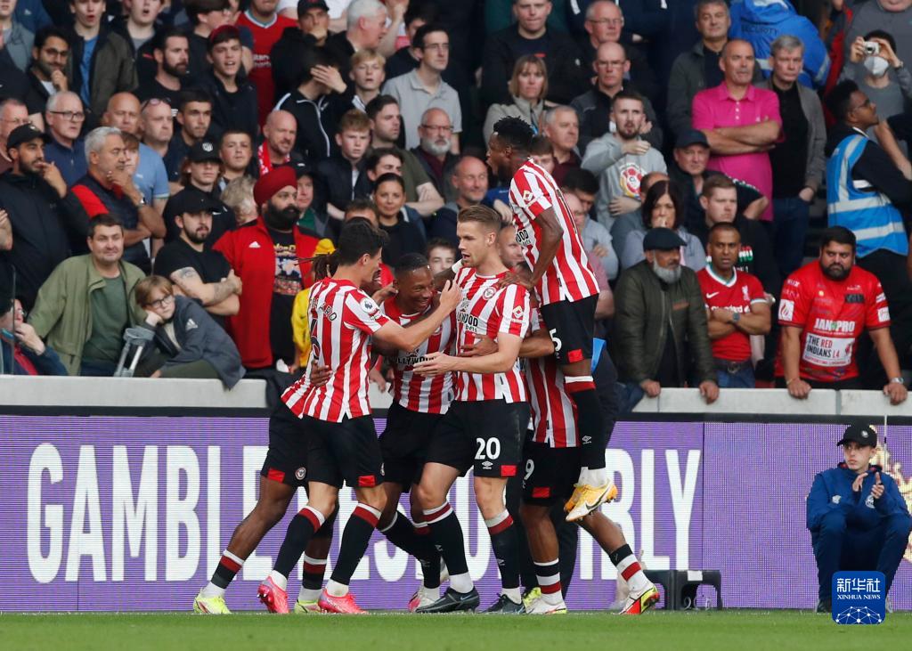 中超赛场争议判罚：VAR判罚引发热议,（中超赛场再起争议，VAR判定引发热议）