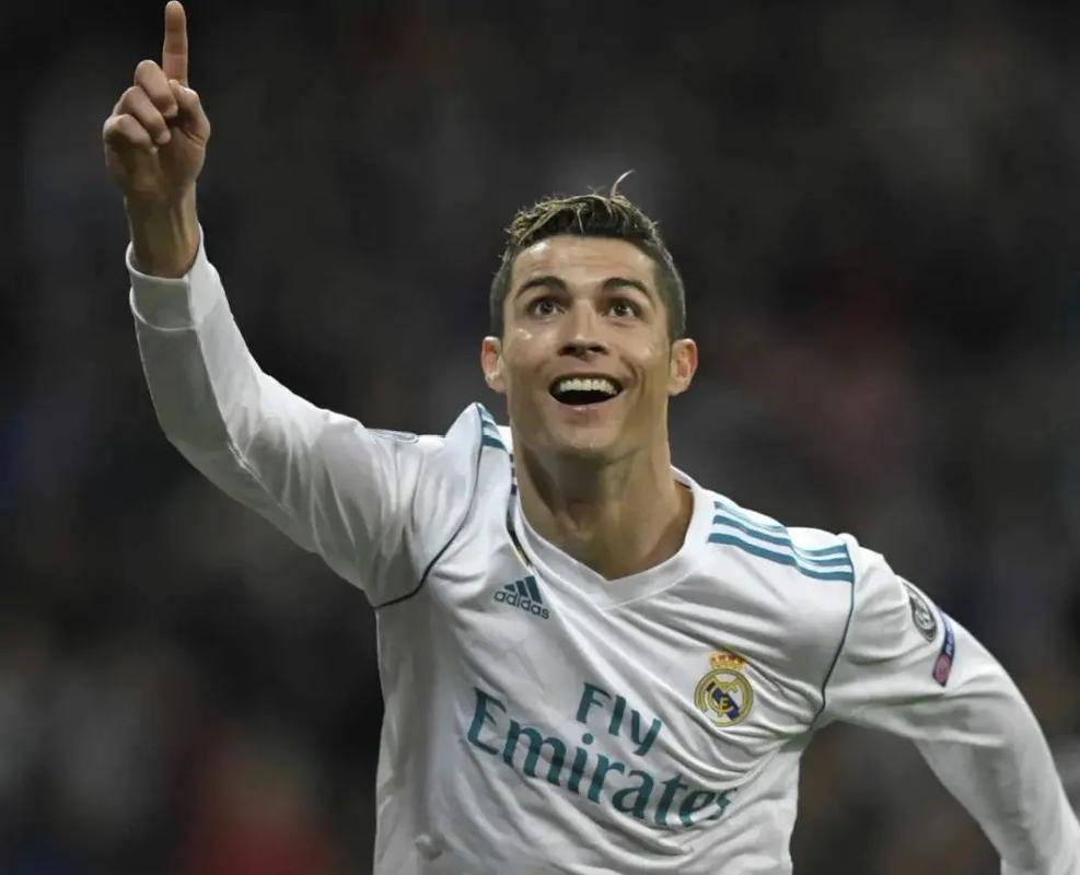 曾经的前场搭档！安东尼和拉什福德拥抱这一刻，你想到了什么？