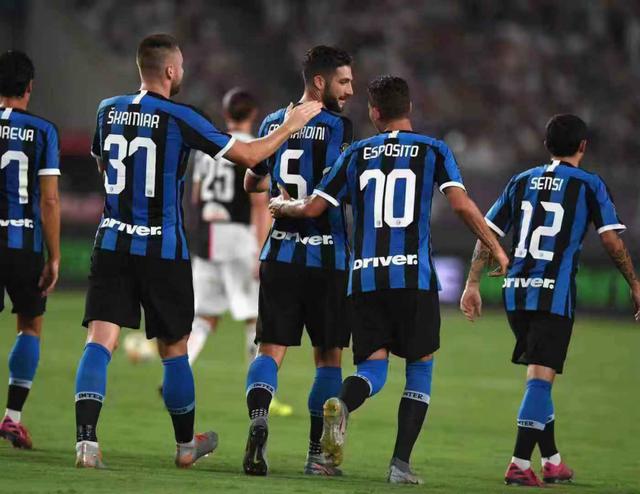 哈兰德赛后采访玩梗：保持谦逊；卡拉格、基恩做节目叫上我爸（哈兰德赛后妙语：要保持谦逊；喊话卡拉格、基恩节目请上我父亲）