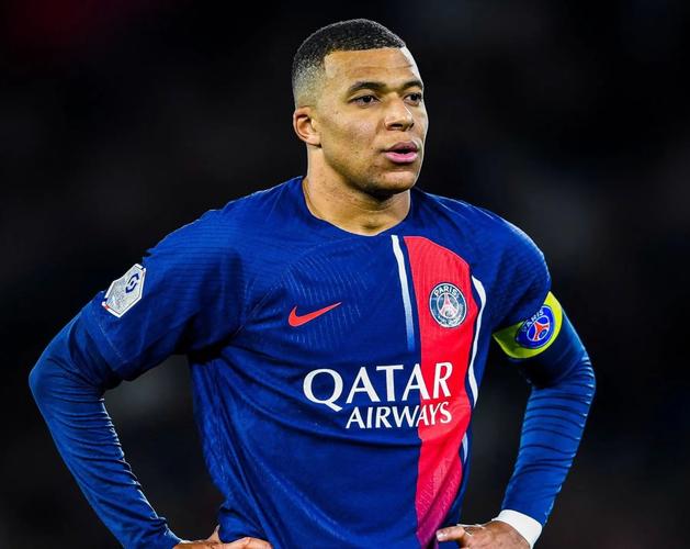 世体：法兰克福球迷在诺坎普制造骚乱，巴萨要求经济赔偿（世体：法兰克福球迷在诺坎普引发骚动，巴萨提出经济索赔）