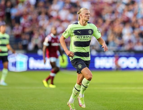 英超半场：姆伯莫造险，两队合计6脚射门，曼联0-0西汉姆联（英超半场战报：姆伯莫制造威胁，双方合计6次射门，曼联0-0西汉姆联）