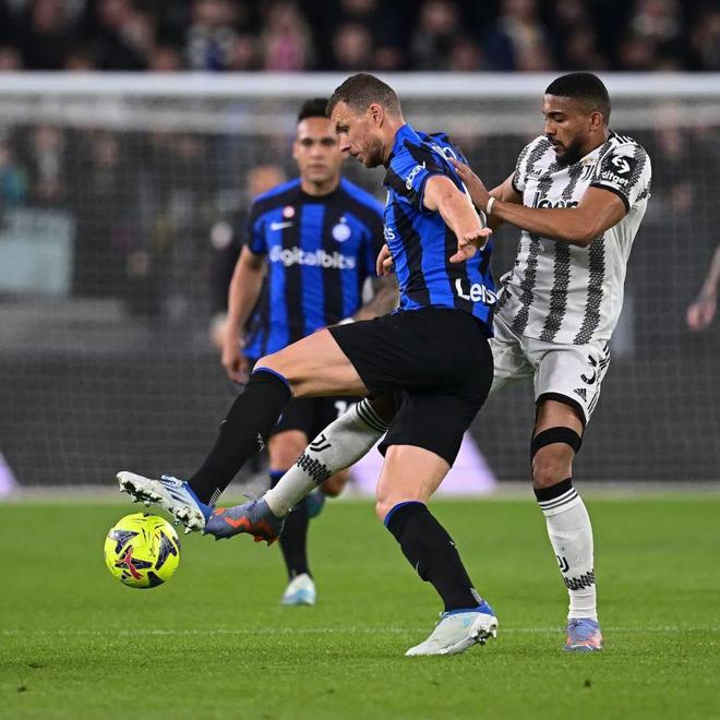 法兰克福1-1沃尔夫斯堡，岑特破门，巴舒亚伊点射绝平（法兰克福1-1战平沃尔夫斯堡：岑特先拔头筹，巴舒亚伊点球压哨扳平）